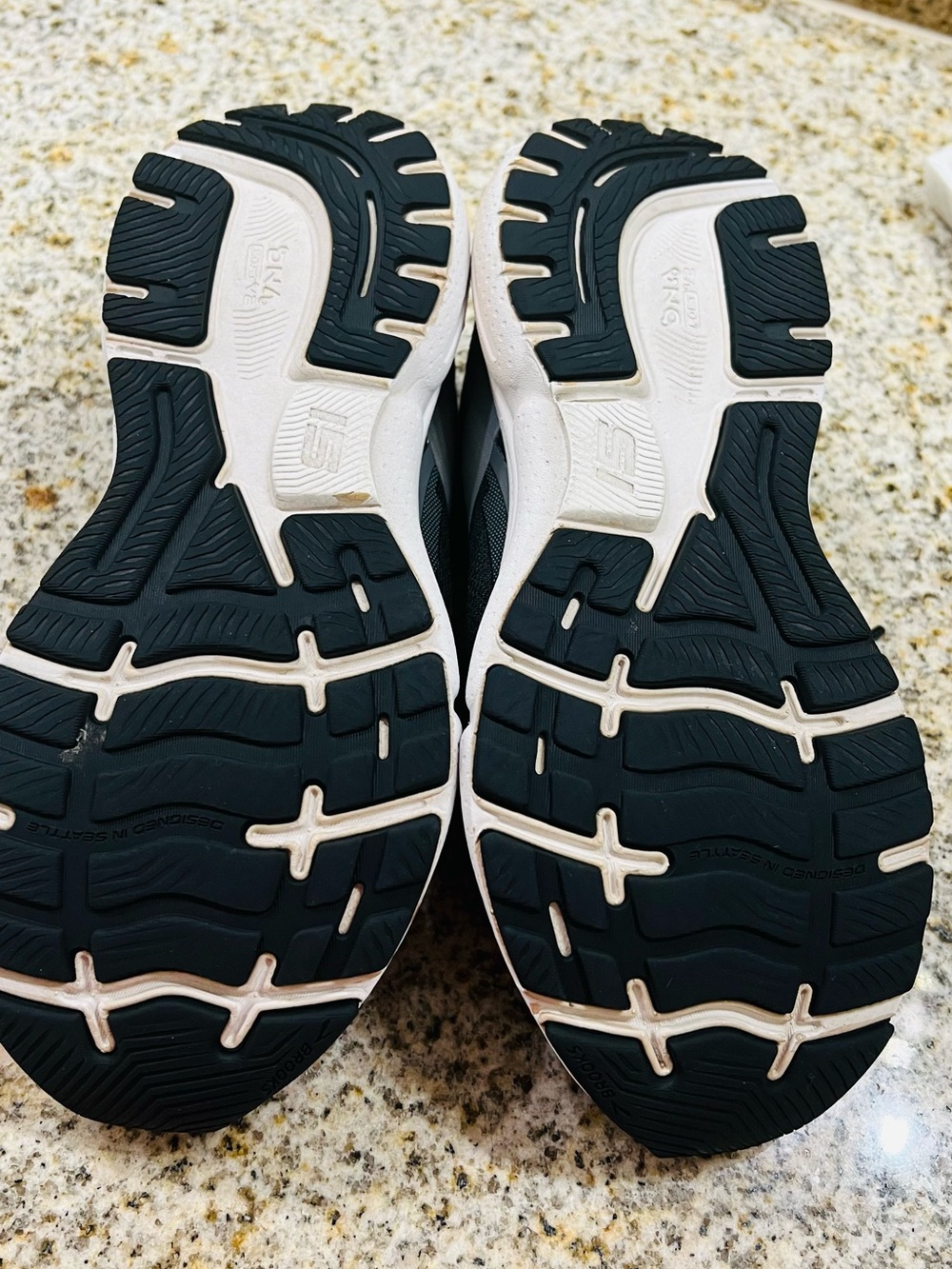 Brooks  Ghost Black and White Women’s  Running Sneakers size 7 - Picture 5 of 5